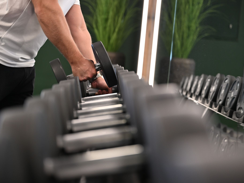 Eine klassische Hantelbank - auch solche Geräte werden auf der Fibo beworben. - Foto: Wolf von Dewitz/dpa