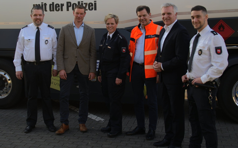 POL-ROW: ++ 218. Fernfahrerstammtisch diskutiert Zustand der Autobahn-Infrastruktur mit hochrangigen Gästen ++ - Foto: presseportal.de