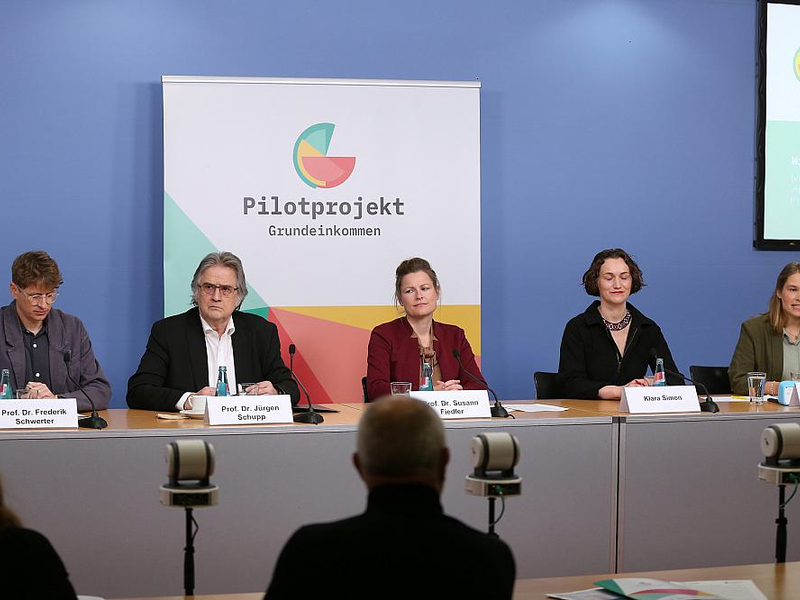 Pressekonferenz: Pilotprojekt Grundeinkommen am 09.04.2025 - Foto: über dts Nachrichtenagentur