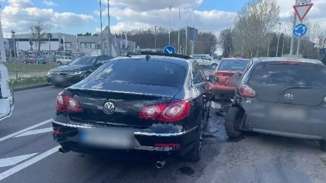 POL-ROW: ++ Nach Messung: Verkehrsschilder absichtlich umgedreht ++ Bedrohungslage durch Polizei verhindert: 22-Jähriger gestellt ++ 2,82 Promille und geplatzter Reifen: Führerschein sichergestellt ++ - Bild: presseportal.de