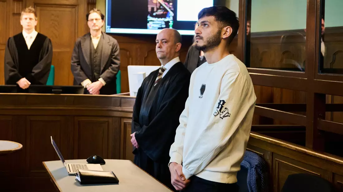 Die Anklage hatte dem Mann versuchte schwere Brandstiftung, versuchte gefährliche Körperverletzung und Sachbeschädigung vorgeworfen. - Bild: Annette Riedl/dpa