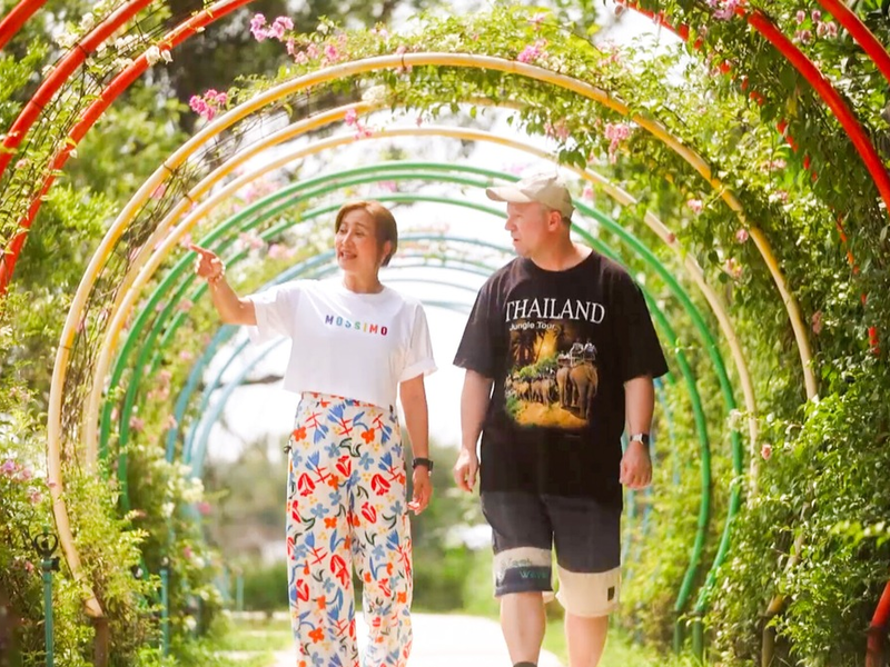 TonAor Matthias Amore unter Palmen - Foto: Joyn, presseportal.de