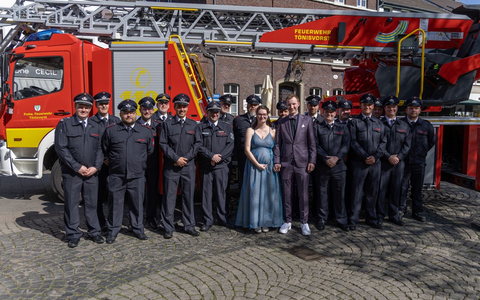 FW Tönisvorst: Bei schönstem Wetter das Ja-Wort gegeben - Foto: presseportal.de