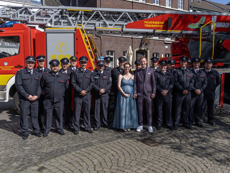 FW Tönisvorst: Bei schönstem Wetter das Ja-Wort gegeben - Foto: presseportal.de