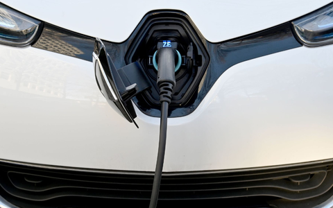 In E-Autos sorgt unter anderem der Antrieb für zusätzliche Magnetfelder. (Symbolbild) - Foto: Carsten Rehder/dpa In E-Autos sorgt unter anderem der Antrieb für zusätzliche Magnetfelder. (Symbolbild) - Foto: Carsten Rehder/dpa