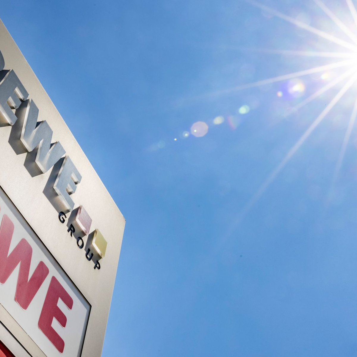 Die Rewe-Gruppe hat 2024 mehr Umsatz und Gewinn gemacht als im Vorjahr. - Foto: Thomas Banneyer/dpa