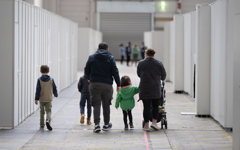 Der Familiennachzug umfasst Ehepartner und minderjährige Kinder. Unbegleitete Minderjährige können ihre Eltern nachholen. (Symbolbild)  - Foto: Boris Roessler/dpa