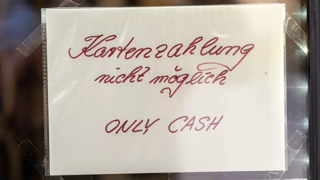 Solche Schilder soll es perspektivisch nicht mehr geben. (Symboldbild) - Bild: Peter Kneffel/dpa