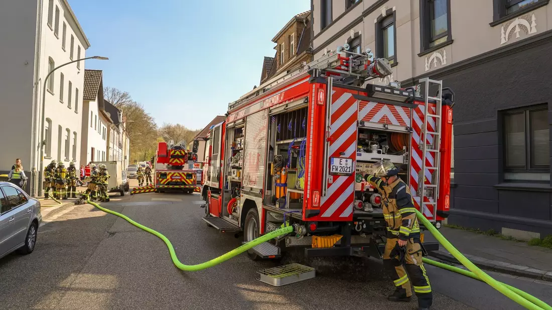 FW-E: Aufmerksame Nachbarin verhindert Schlimmeres - Feuer in Wohnung schnell gelöscht - Bild: presseportal.de