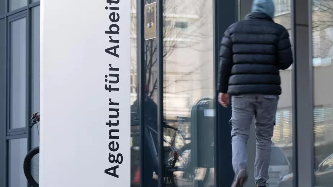 Bislang hatten Ukraine-Flüchtlinge, die nicht selbst für ihren Lebensunterhalt sorgen können, gleich Anspruch auf Bürgergeld. Das soll sich nun ändern. (Symbolbild) - Bild: Sebastian Kahnert/dpa
