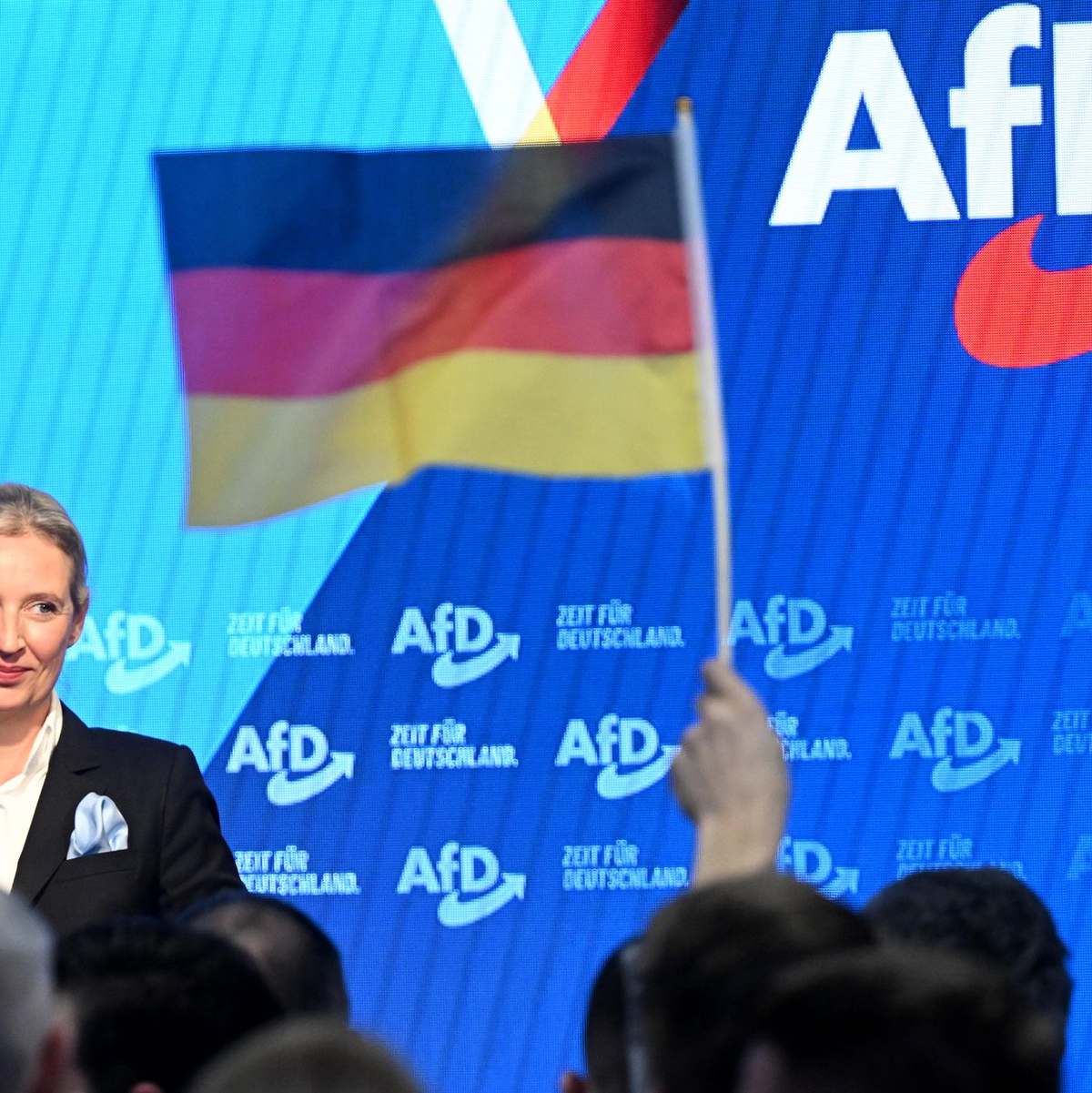 Historische Momentaufnahme: In einer ersten Umfrage zieht die AfD an der Union vorbei. (Archivbild) - Foto: Julian Stratenschulte/dpa
