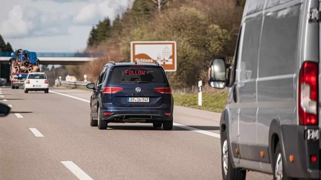 Bundespolizeidirektion München: Den Neffen zum Arbeiten geschleust/ Bundespolizei bringt Ägypter in Abschiebehafteinrichtung - Bild: presseportal.de