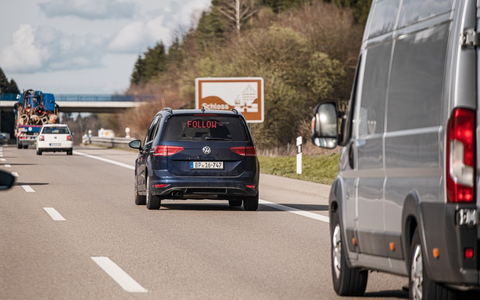 Bundespolizeidirektion München: Den Neffen zum Arbeiten geschleust/ Bundespolizei bringt Ägypter in Abschiebehafteinrichtung - Foto: presseportal.de