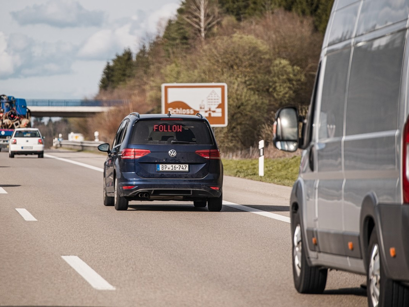 Bundespolizeidirektion München: Den Neffen zum Arbeiten geschleust/ Bundespolizei bringt Ägypter in Abschiebehafteinrichtung - Foto: presseportal.de