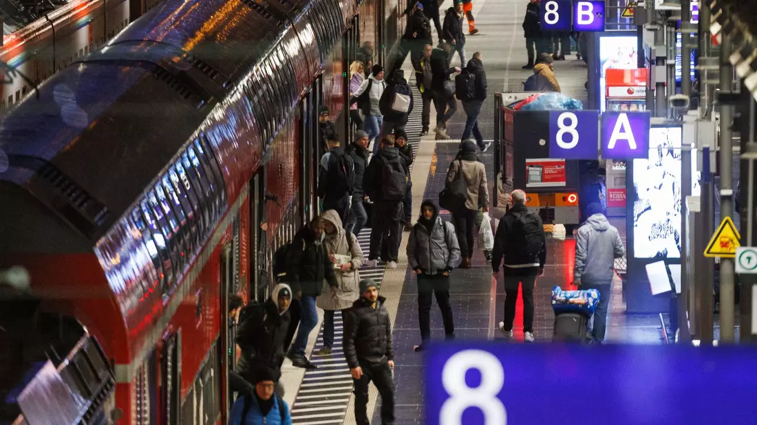Das Deutschlandticket soll auch künftig erhalten bleiben. (Archivbild) - Bild: Lando Hass/dpa
