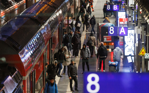 Das Deutschlandticket soll auch künftig erhalten bleiben. (Archivbild) - Foto: Lando Hass/dpa