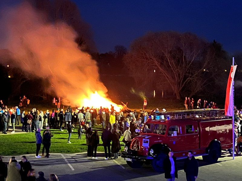 FW Beverungen: Traditionelle Osterfeuer in Beverungen und Würgassen laden zum Verweilen ein - Foto: presseportal.de