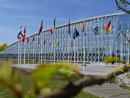 Unter dem Druck der USA erhöhen die europäischen Nato-Staaten und Kanada ihre Verteidigungsausgaben. Der Zuwachs wird aber schon wieder schwächer. (Archivbild) - Foto: Anna Ross/dpa