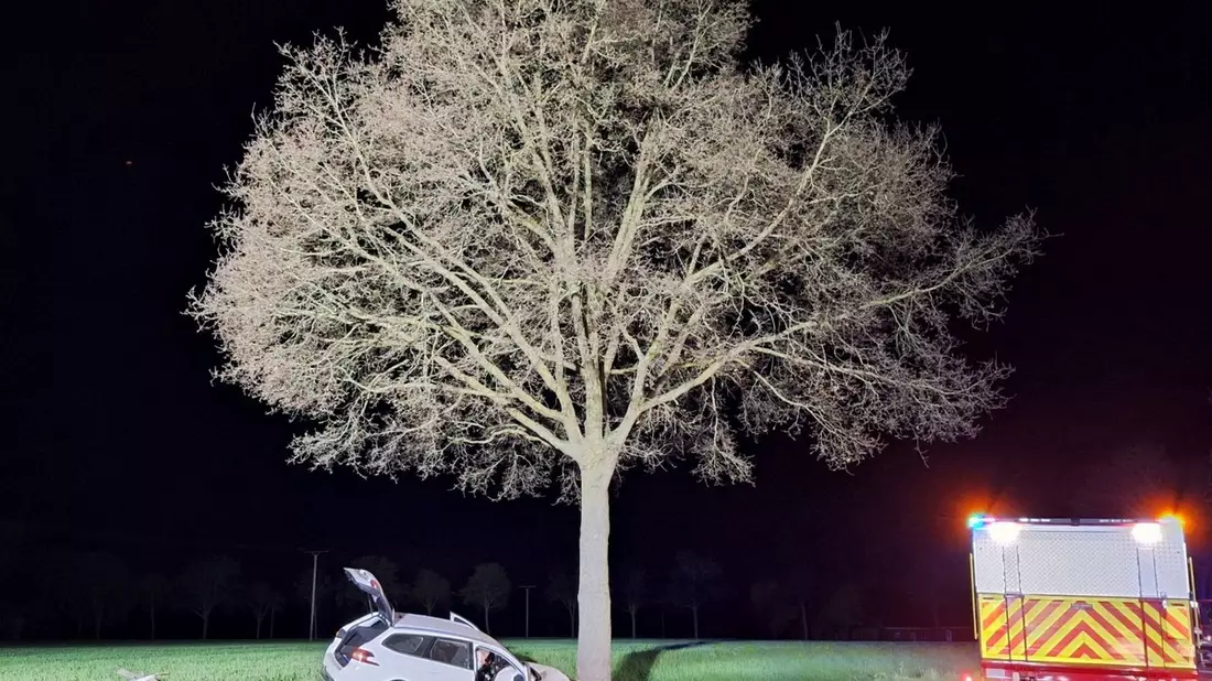 FW Sonsbeck: Verkehrsunfall auf der Balberger Straße - Bild: presseportal.de