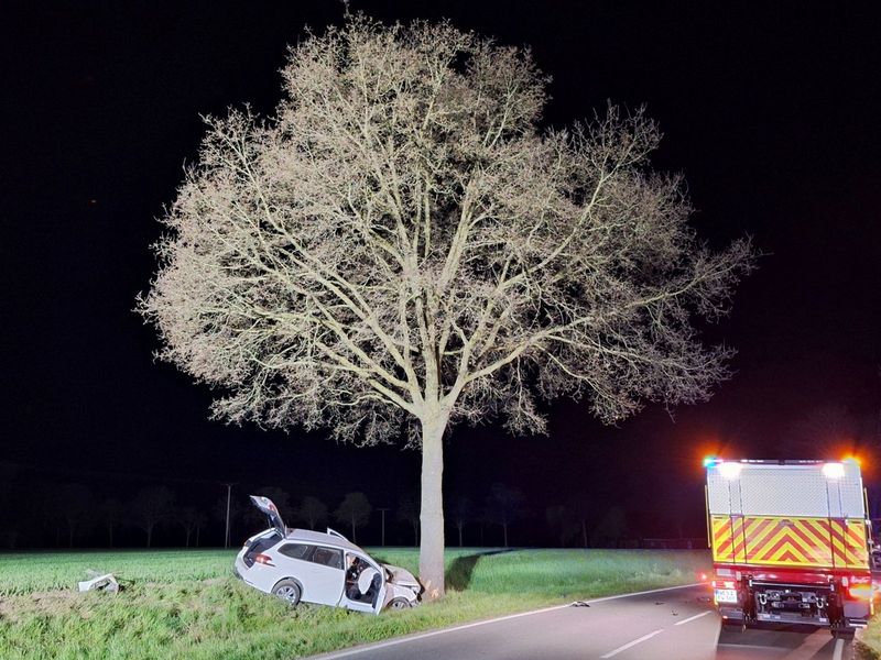 FW Sonsbeck: Verkehrsunfall auf der Balberger Straße - Foto: presseportal.de