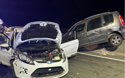 FW Frechen: Verkehrsunfall auf der A4 - Schweres Durchkommen für die Feuerweh - Foto: presseportal.de