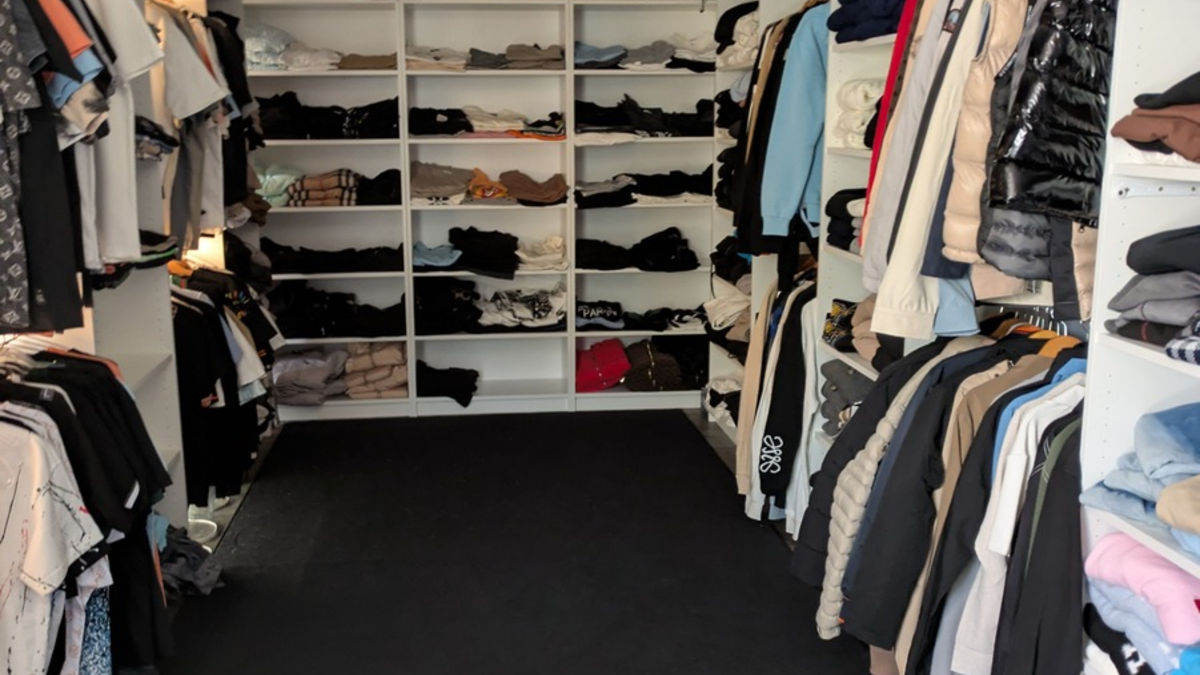 POL-REK: 250410-1: Illegalen Handel mit gefälschten Markenartikeln aufgedeckt - Foto: presseportal.de