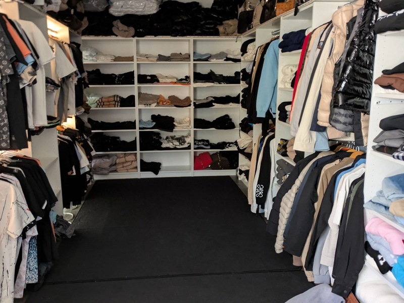 POL-REK: 250410-1: Illegalen Handel mit gefälschten Markenartikeln aufgedeckt - Foto: presseportal.de