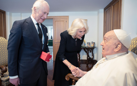 Der königliche Besuch im Vatikan war das erste offizielle Treffen des Papstes seit dessen Rückkehr. - Foto: -/Vatican Media/dpa