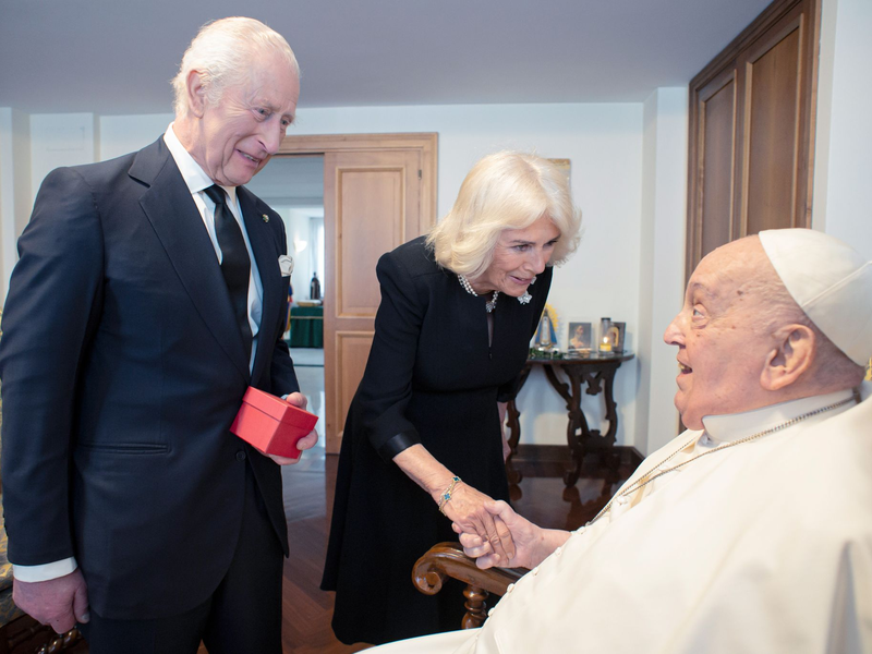 Der königliche Besuch im Vatikan war das erste offizielle Treffen des Papstes seit dessen Rückkehr. - Foto: -/Vatican Media/dpa