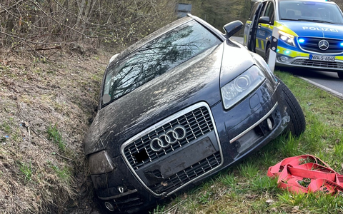 POL-MI: Verdacht einer Trunkenheitsfahrt: Auto rutscht in Graben - Foto: presseportal.de
