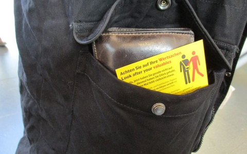 BPOL NRW: Bundespolizei warnt gerade zur Osternzeit, wenn die Ferien beginnen, vor Taschendieben! - Foto: presseportal.de