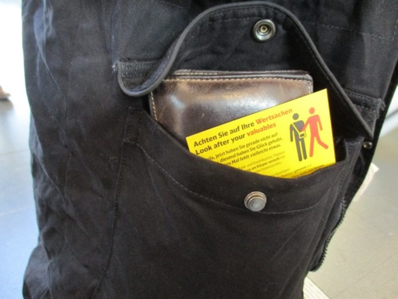 BPOL NRW: Bundespolizei warnt gerade zur Osternzeit, wenn die Ferien beginnen, vor Taschendieben! - Foto: presseportal.de