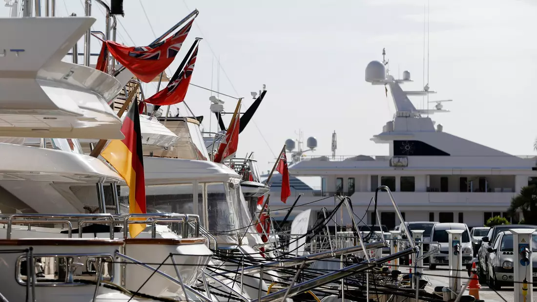Jachten sind Status-Symbol der Superreichen.   - Bild: Clara Margais/dpa