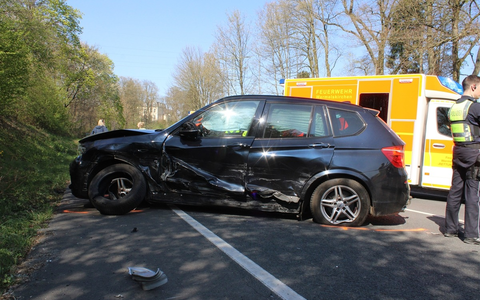 POL-RBK: Wermelskirchen - Fahrer durch tiefstehende Sonne geblendet - eine Verletzte und hoher Sachschaden - Foto: presseportal.de