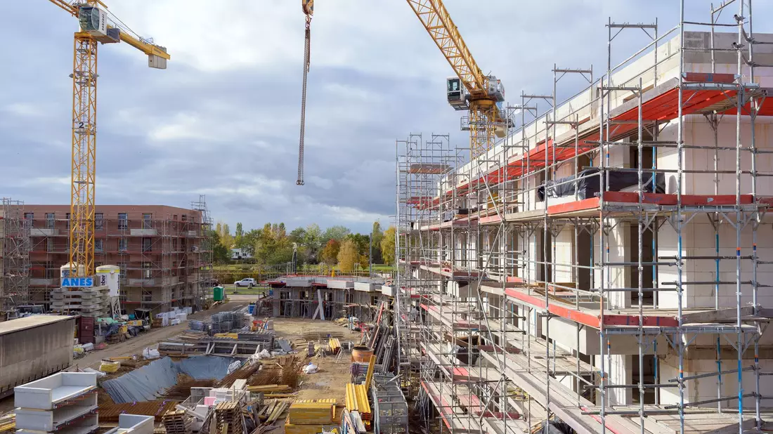 Wohnungen können nach Ansicht der Branche deutlich günstiger gebaut werden als bislang. (Archivbild) - Bild: Soeren Stache/dpa-Zentralbild/dpa