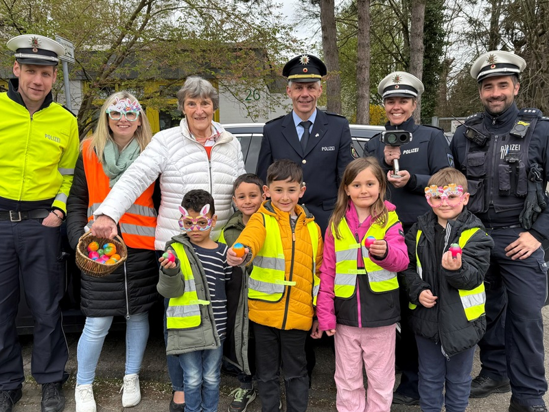 POL-HA: Ostereiaktion 2025 - Vorschulkinder belohnen Verkehrsteilnehmer für richtiges Verhalten - Foto: presseportal.de