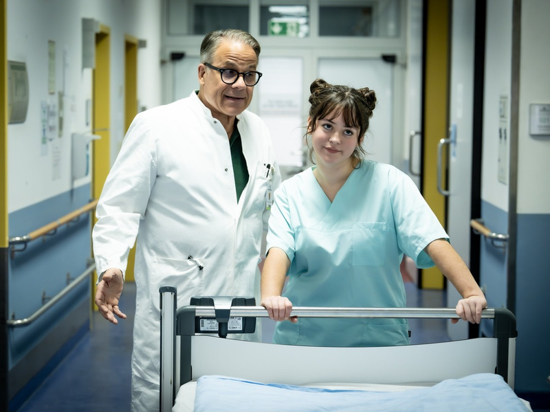 Zsa Zsa Hansen Karsten Speck Die Spreewaldklinik - Foto: Joyn/Claudius Pflug, presseportal.de