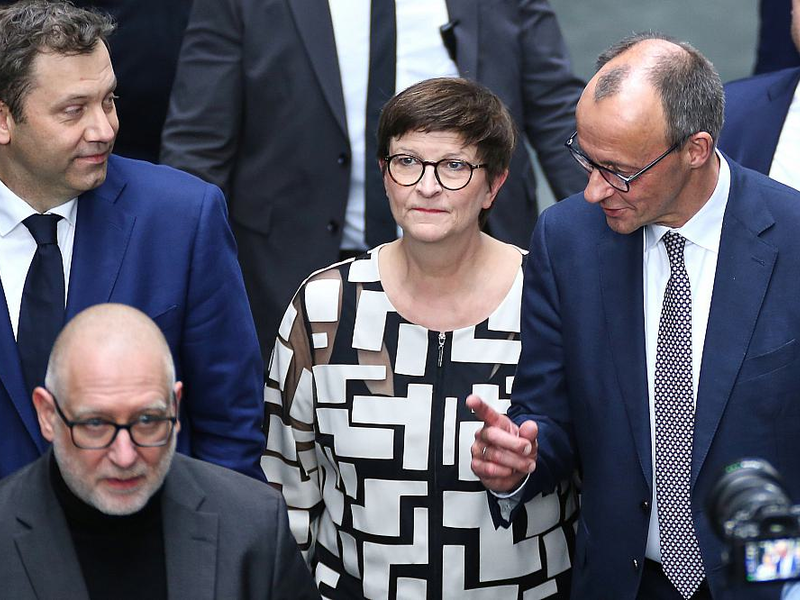 Saskia Esken, Lars Klingbeil und Friedrich Merz am 09.04.2025 - Foto: über dts Nachrichtenagentur