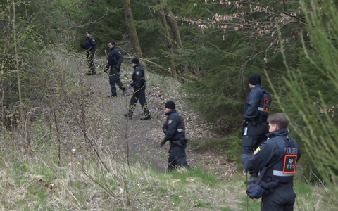 Schon mehrfach hat die Polizei Gelände um Weitefeld abgesucht. (Archivbild). - Foto: Andreas Winkler/dpa /dpa Schon mehrfach hat die Polizei Gelände um Weitefeld abgesucht. (Archivbild). - Foto: Andreas Winkler/dpa /dpa