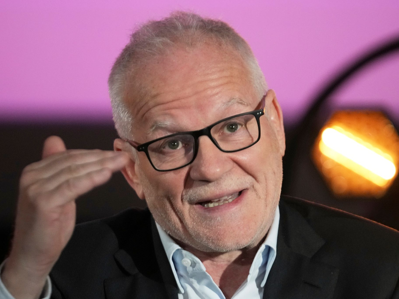 Festivaldirektor Thierry Frémaux bei der Pressekonferenz, auf der das Programm der 78. Internationalen Filmfestspiele von Cannes bekanntgegeben wird. - Foto: Michel Euler/AP/dpa
