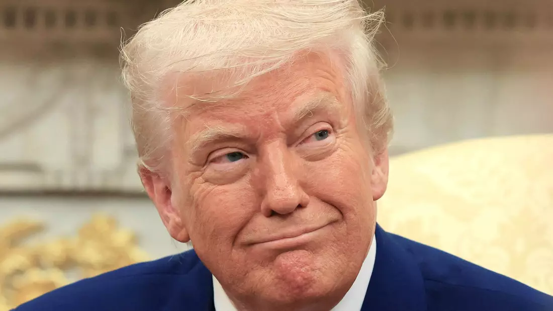 US-Präsident Trump will seine schönen Haare besser pflegen können. (Archivbild) - Bild: -/Pool via AP/dpa