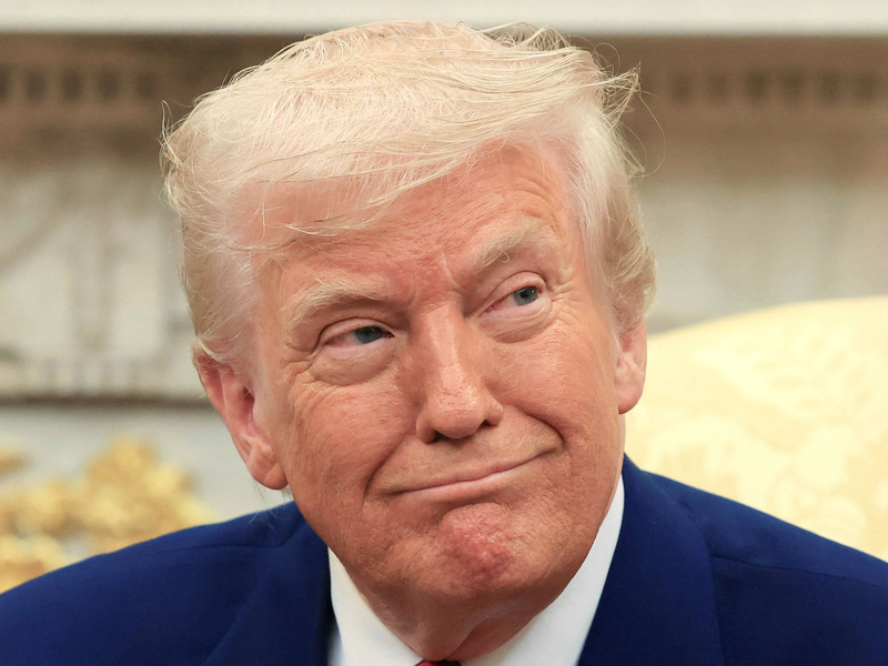 US-Präsident Trump will seine schönen Haare besser pflegen können. (Archivbild) - Foto: -/Pool via AP/dpa