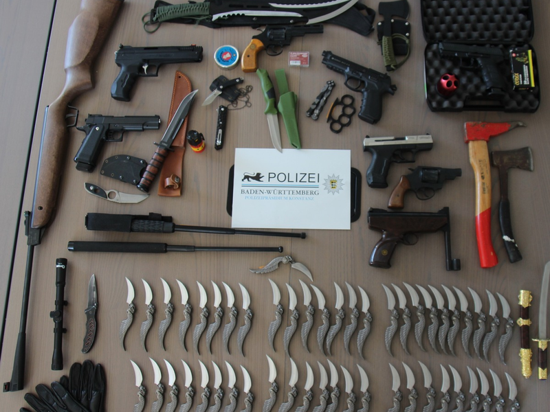 POL-KN: Gemeinsame Pressemitteilung der Staatsanwaltschaft Konstanz und des Polizeipräsidiums Konstanz - Durchsuchungsmaßnahmen nach Ermittlungsverfahren (09.04.2025) - Foto: presseportal.de