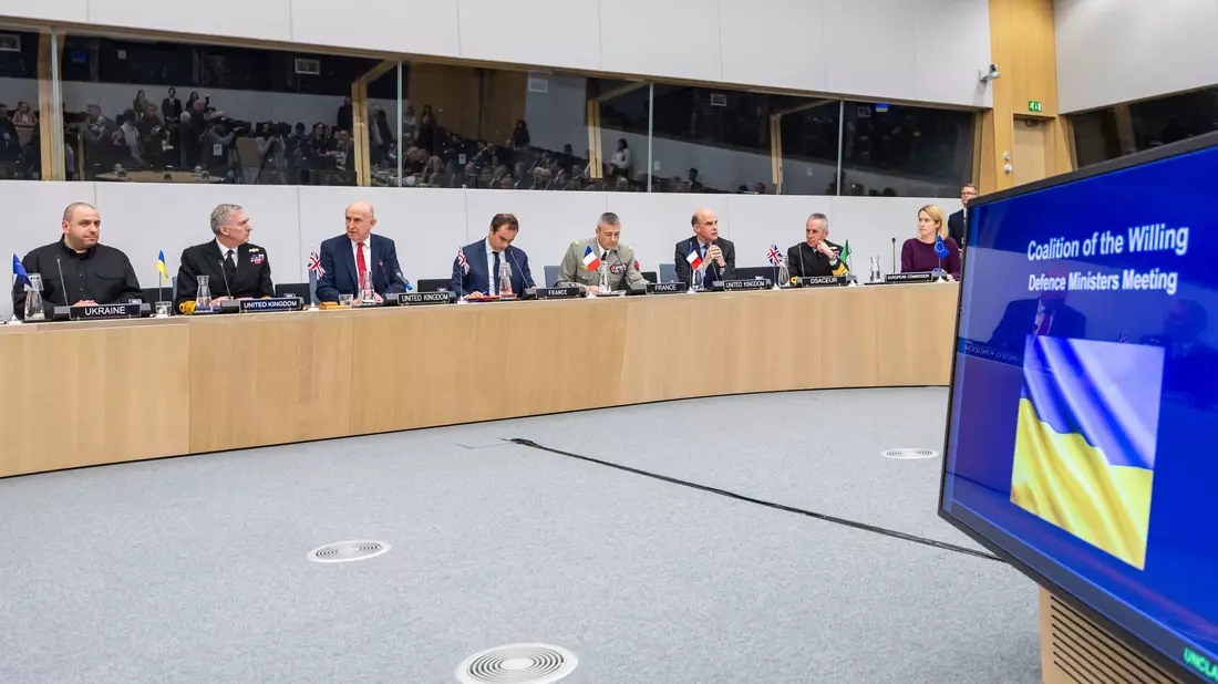 Zum ersten Mal tagt die «Koalition der Willigen» auf Ebene der Verteidigungsminister. - Bild: Geert Vanden Wijngaert/AP/dpa