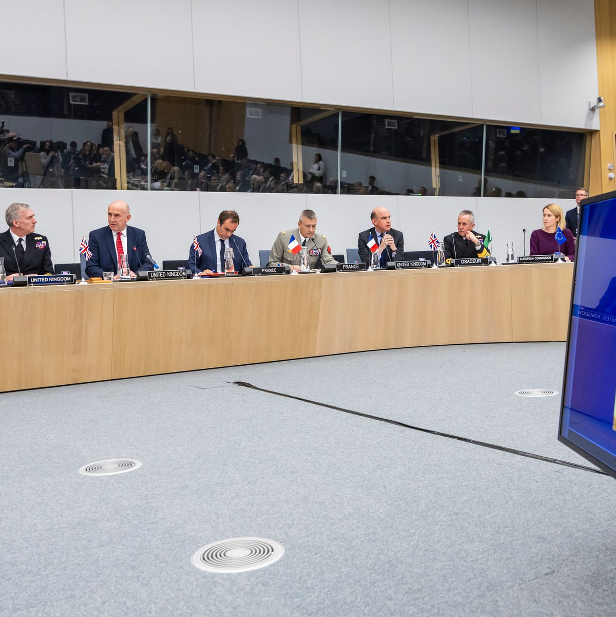 Zum ersten Mal tagt die «Koalition der Willigen» auf Ebene der Verteidigungsminister. - Foto: Geert Vanden Wijngaert/AP/dpa