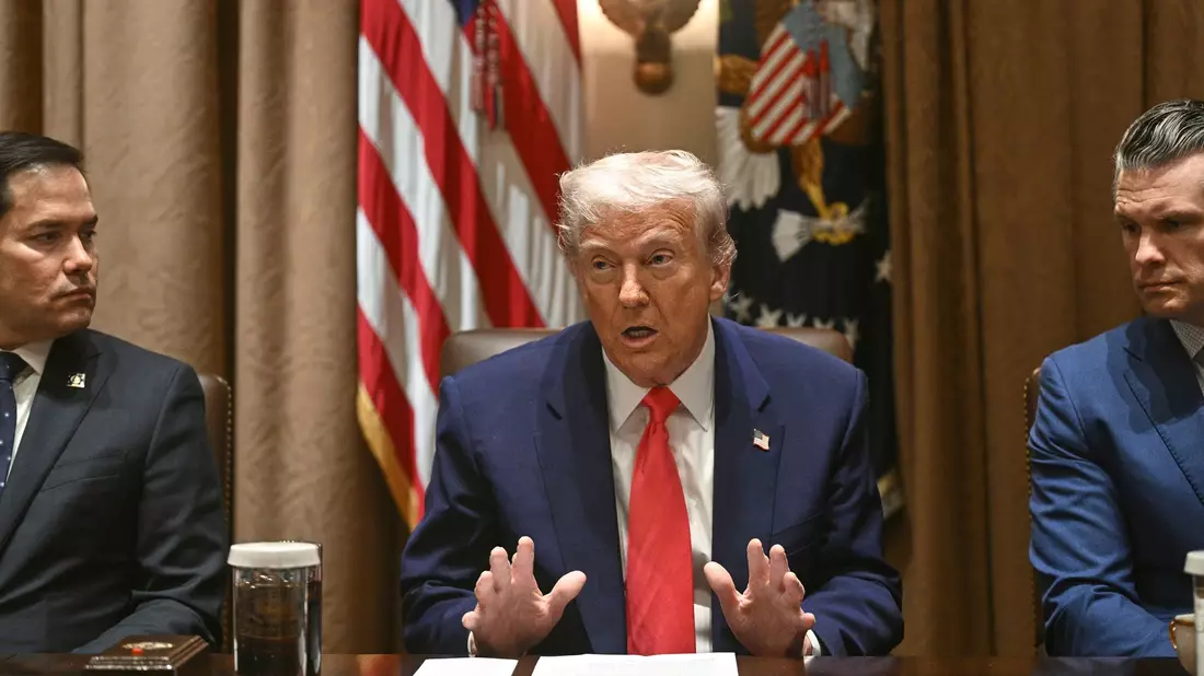 US-Präsident Donald Trump kann den Vorsitzenden der US-Zentralbank nicht einfach absetzen. (Archivbild) - Bild: -/POOL/AP/dpa