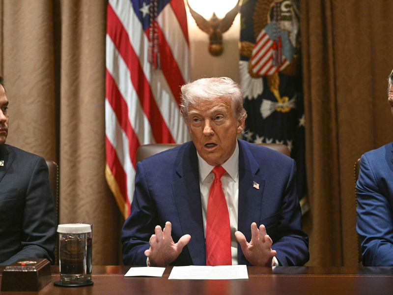 US-Präsident Donald Trump kann den Vorsitzenden der US-Zentralbank nicht einfach absetzen. (Archivbild) - Foto: -/POOL/AP/dpa