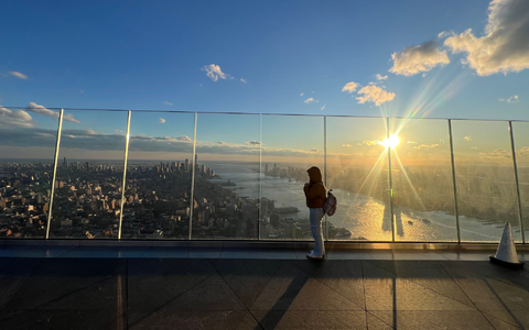 Ein Hubschrauber ist in New York verunglückt.  - Foto: Benno Schwinghammer/dpa