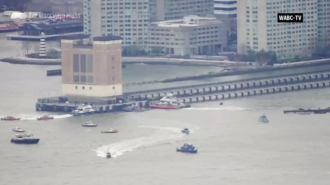 Die ersten Einsatzkräfte waren binnen Minuten vor Ort. - Bild: -/WABC-TV/AP/dpa