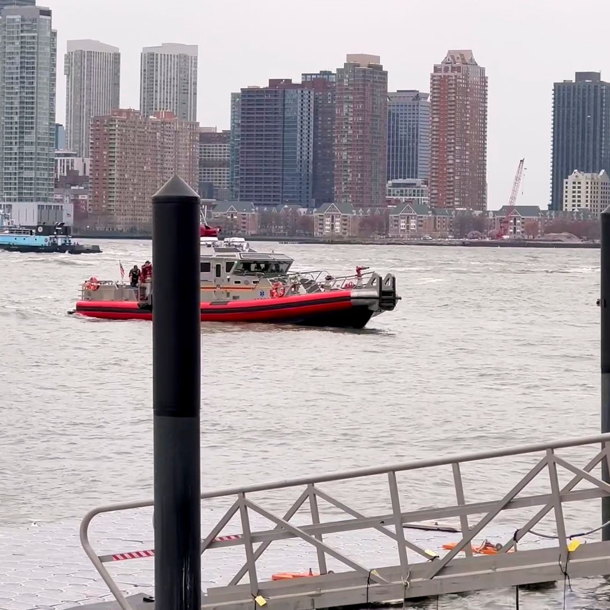 Es ist nicht das erste Mal, dass ein Hubschrauber in den Hudson River stürzt. - Foto: Jennifer Peltz/AP/dpa